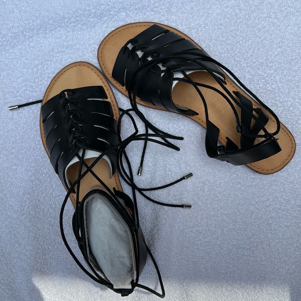 American Eagle Black gladiator sandal flats American Eagle size 6